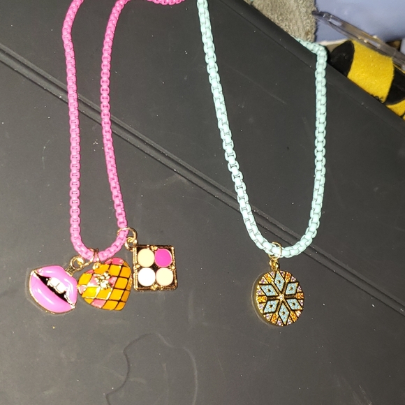 Fun and Funky or Glitz and Glam. I would love to create a piece unique to you. - Picture 9 of 11